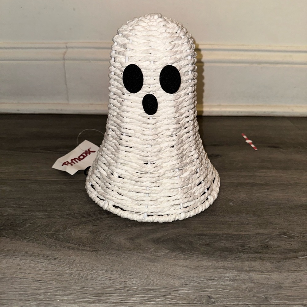 Ghost wicker M